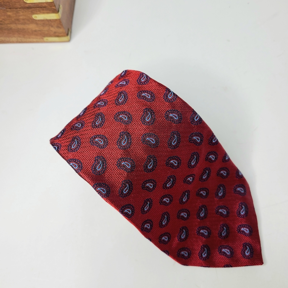 Brooks Brothers Makers Merchants Woven In Italy Red Blue Paisley USA Silk Tie